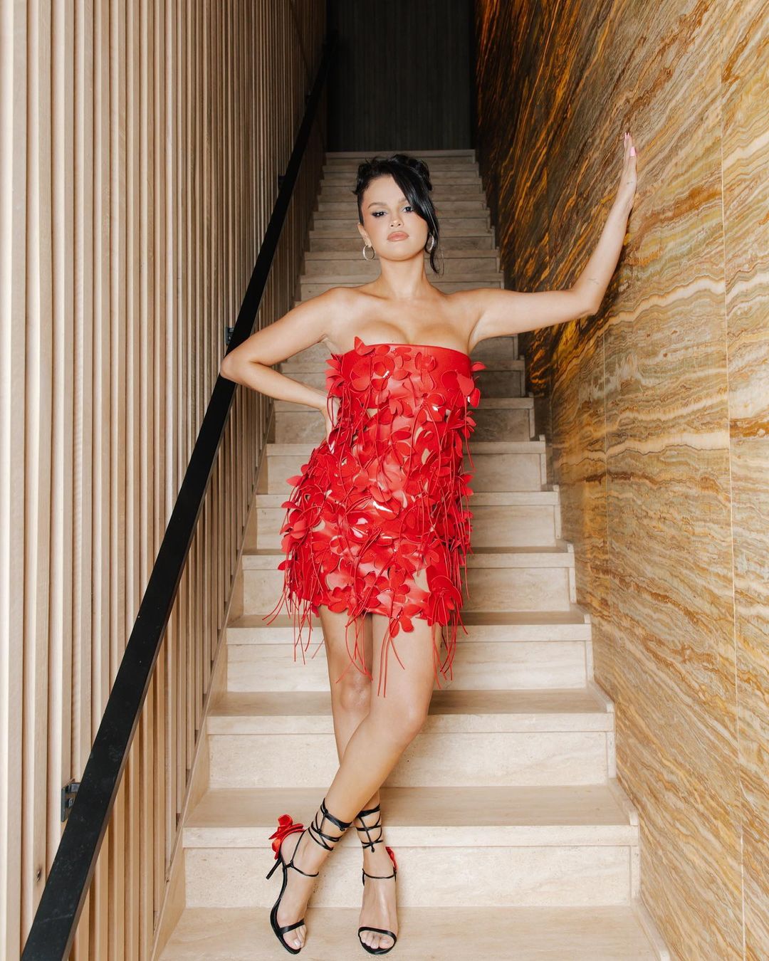 Selena Gomez's AMAs Dress Is Very Sexy | HuffPost Life
