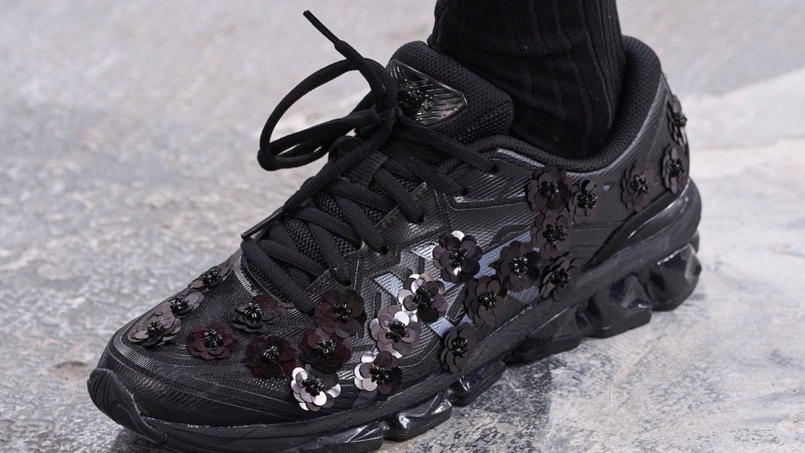 Hinh anh 2: Cecilie Bahnsen x ASICS GEL-TERRAIN 2025, giay the thao cao cap nu tinh