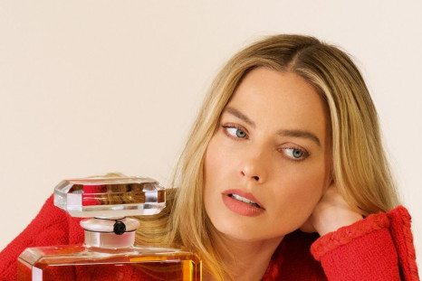 Margot Robbie Chanel No5