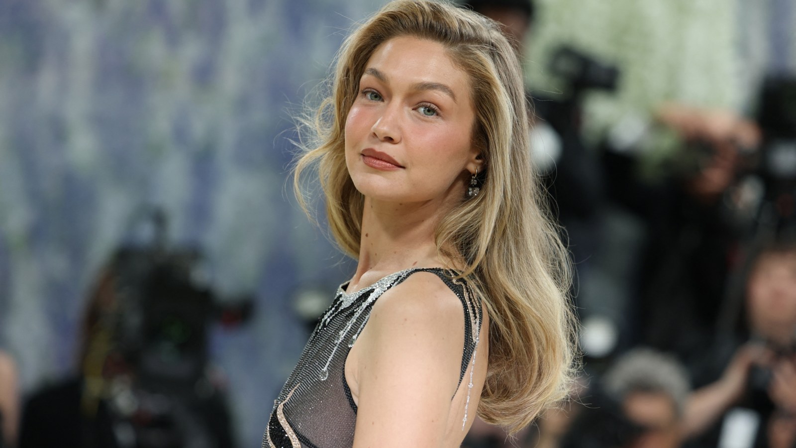 Steal Gigi Hadid's Airport Fashion Formula With Her Blue-and-Butter Layer Tee and Celebrity Style